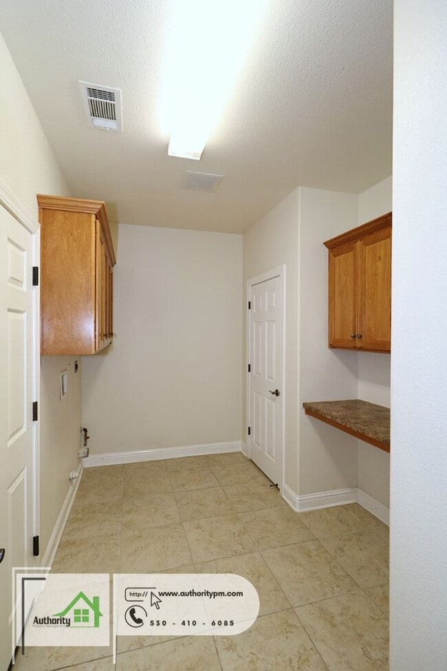 Building Photo - 618 Casa Buena St