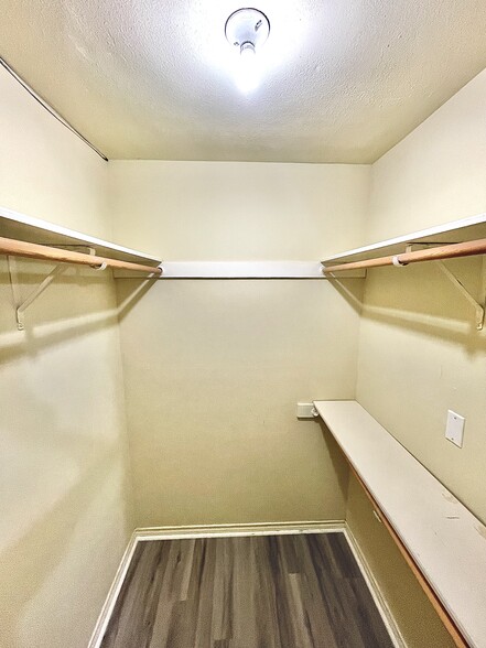 Guest Bedroom Walk-in Closet. - 112 Lachite