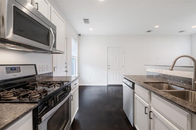 Building Photo - 6404 Carson Rdg