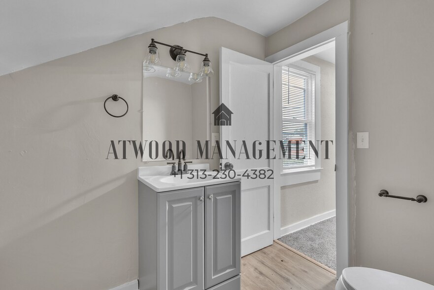 Building Photo - This beautifully updated 4-bedroom, 2-bath single-family home is ready for move-in!