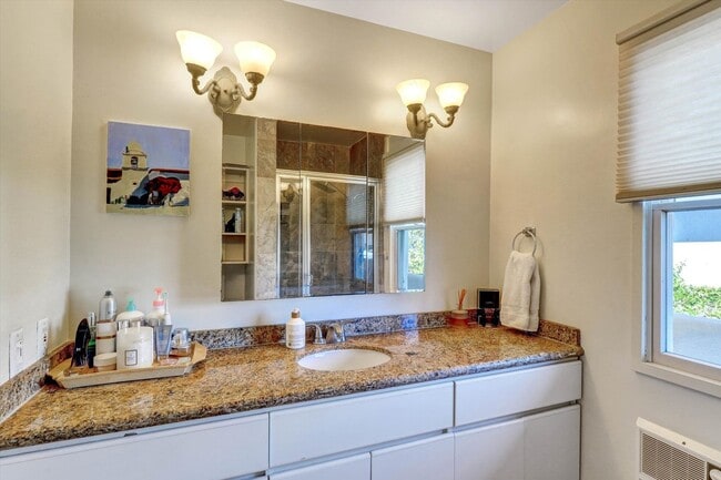 Building Photo - 13561 Table Rock Dr