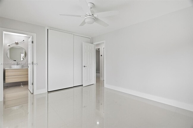 Building Photo - 5250 SW 96th Ave