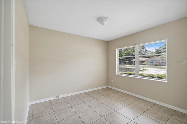 Building Photo - Well Kept Home in Madison Park - SUBLEASE