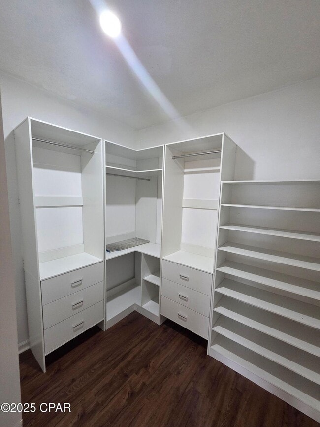 Building Photo - 5209 Hickory St