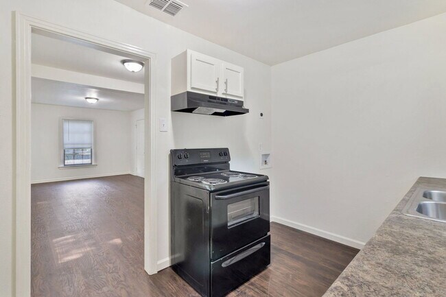 Building Photo - 8726 Eldon Dr