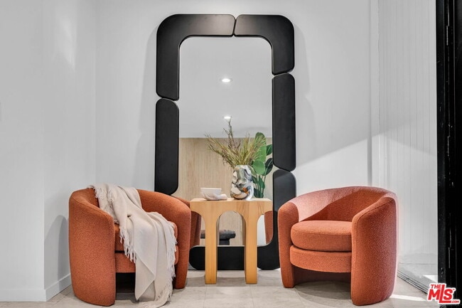 Building Photo - 802 N Crescent Dr