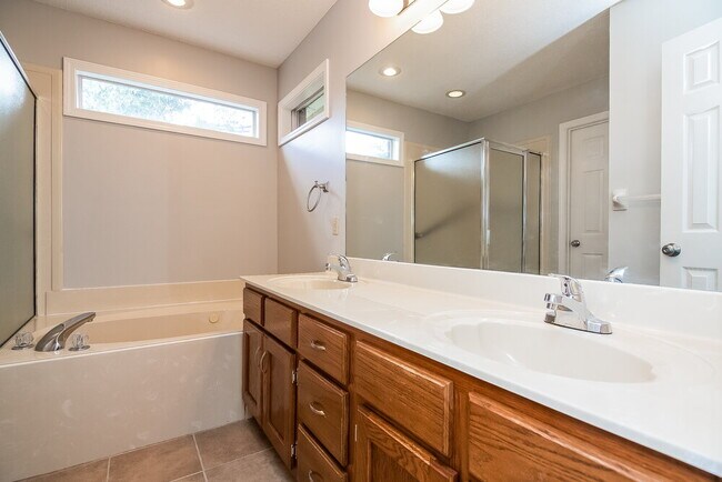 Building Photo - 7688 Shadow Fork Ln