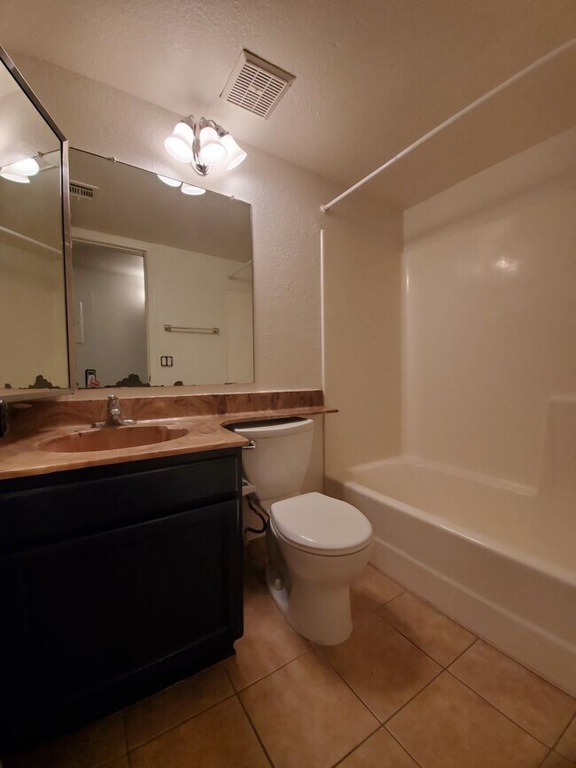 Building Photo - Ground level 2 bedroom 2 bath condo- Guada...