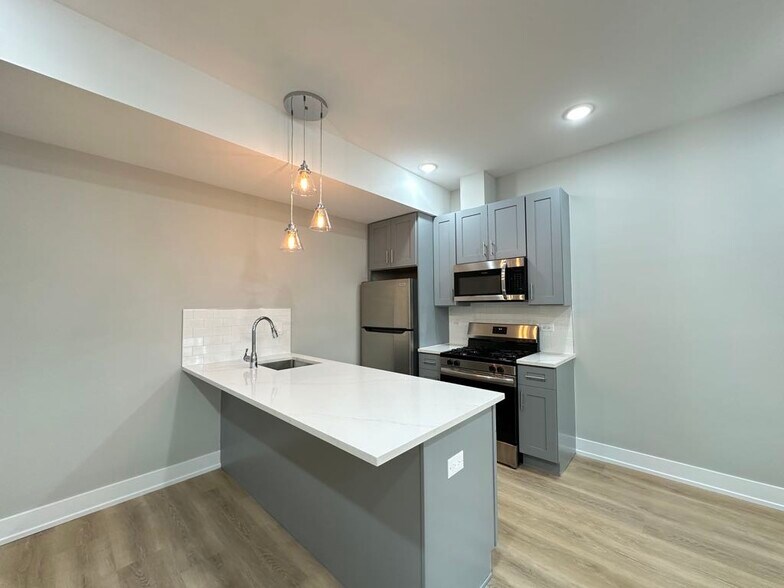 Building Photo - 443 W Belden Ave