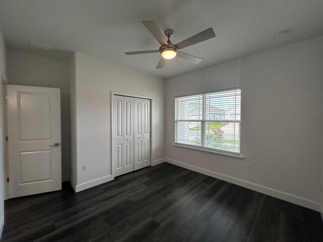 Building Photo - Immaculate 3/2 with Yard, Garage, and Pet ...