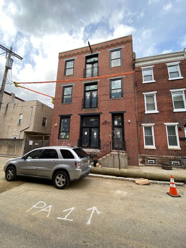 Building Photo - 2737 Cambridge St
