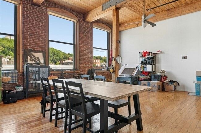 Building Photo - 1 Envelope Terrace