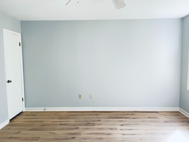 Building Photo - 2-Bedroom Townhouse with Garage & Pool on ...