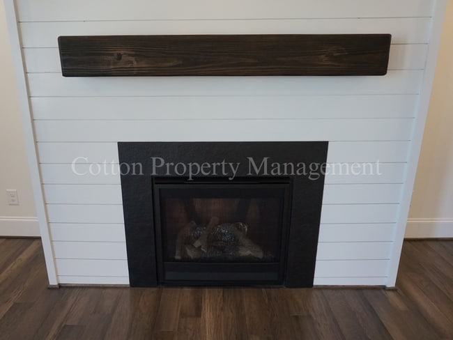 Building Photo - 33 Meon Ln