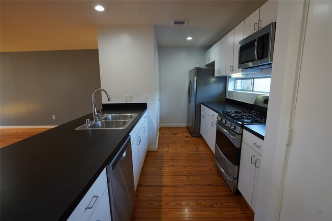Building Photo - 2716 Chenevert St