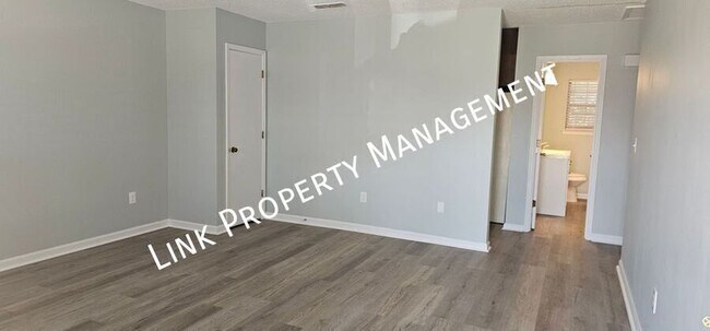 Building Photo - 900 Peppermill Rd
