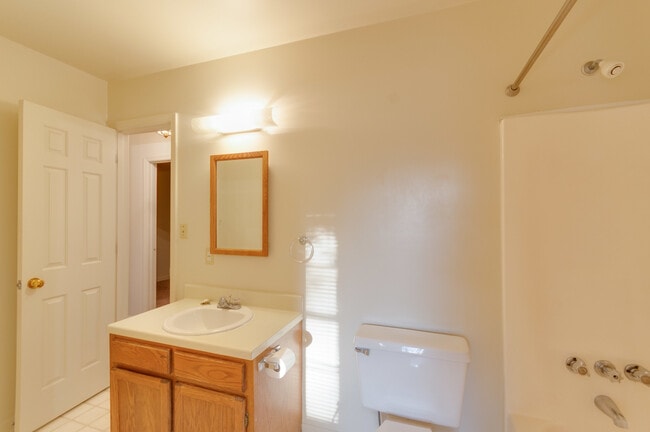 Building Photo - 1402 Minor Ridge Ct