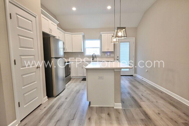 Building Photo - 113 Shady Ln