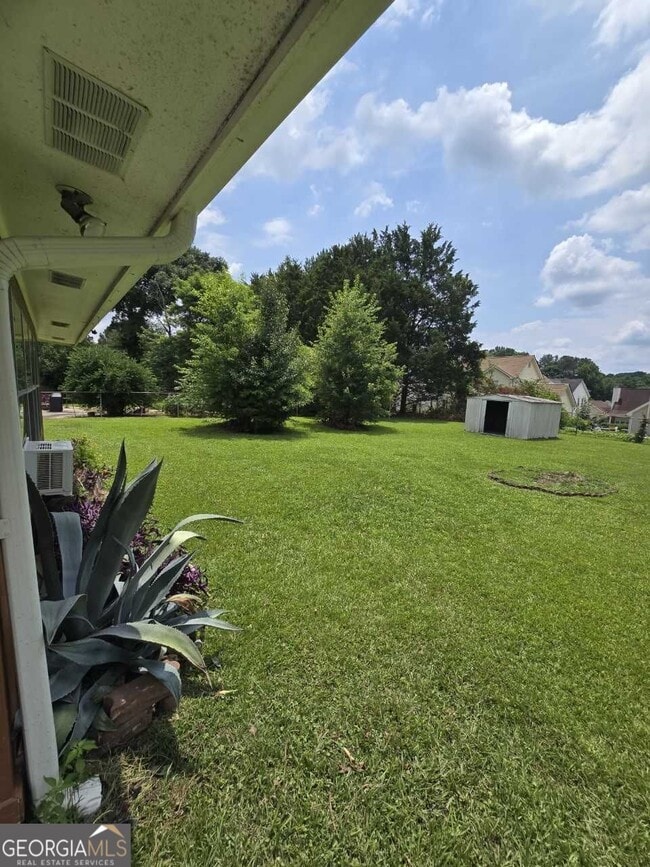 Building Photo - 6589 Allatoona Rd