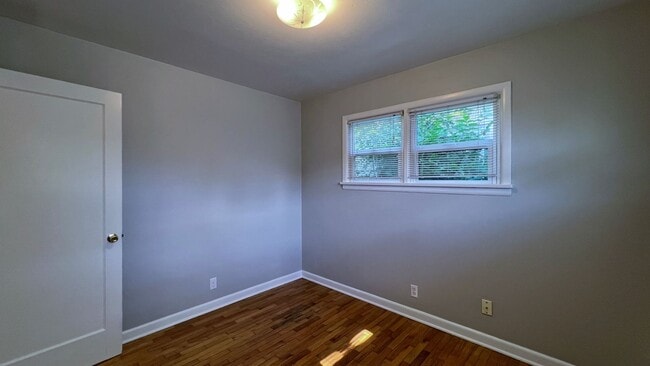 Building Photo - 32143La