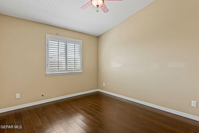 Building Photo - 951 Via Descanso Dr