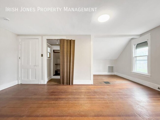 Building Photo - 270 Locust St