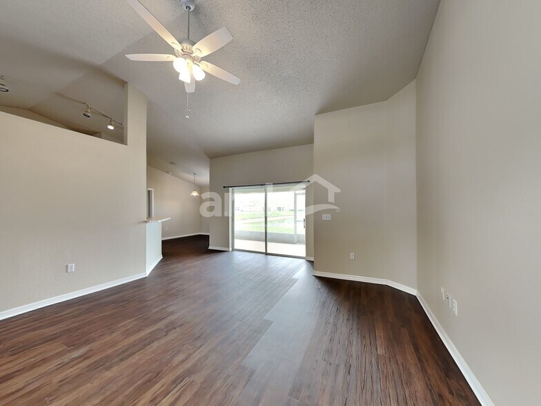 Building Photo - 875 Summer Glen Dr