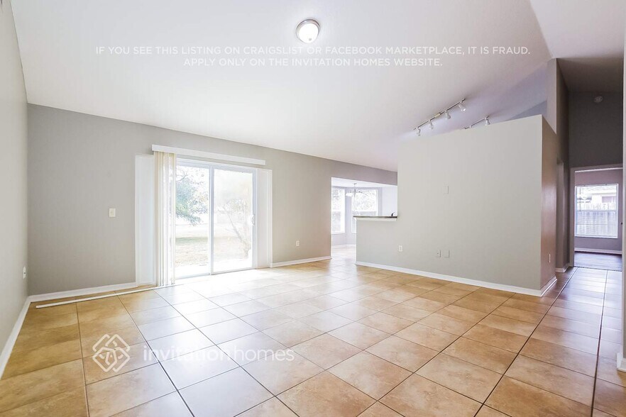 Building Photo - 13518 Biscayne Dr