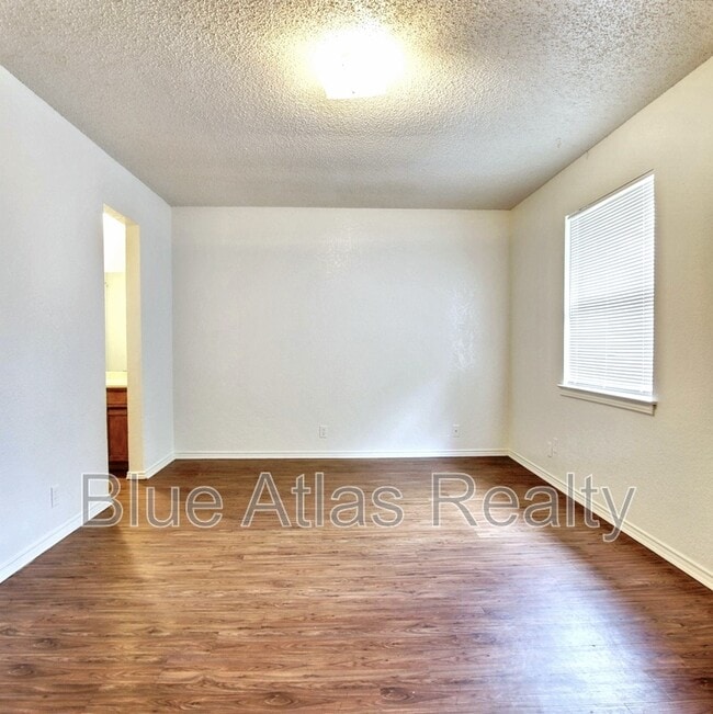 Building Photo - 6859 S Creek Dr