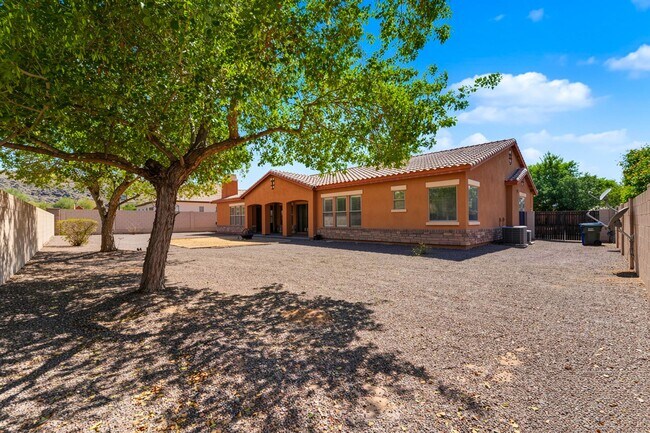 Building Photo - Welcome to this inviting Phoenix Rental - Available!