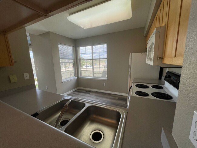 Building Photo - 6720 Antigua Dr