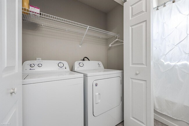 Building Photo - 3 br, 2 bath Duplex - 1722 Southwest 32nd ...