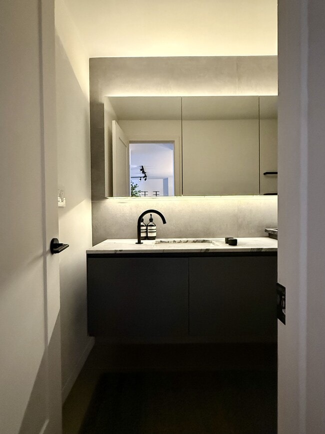 Building Photo - 2020 N Lincoln Park W