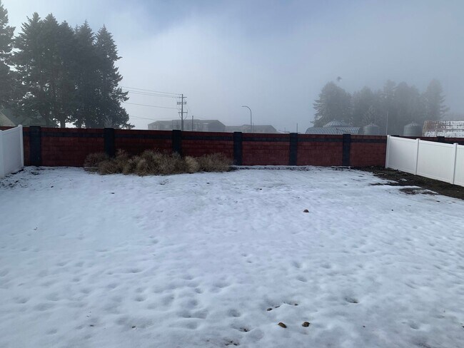 Building Photo - Hayden Rancher