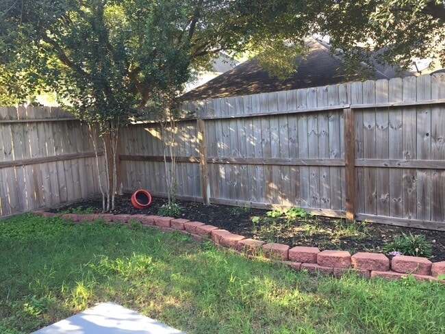 Building Photo - 18006 Golden Ridge Dr