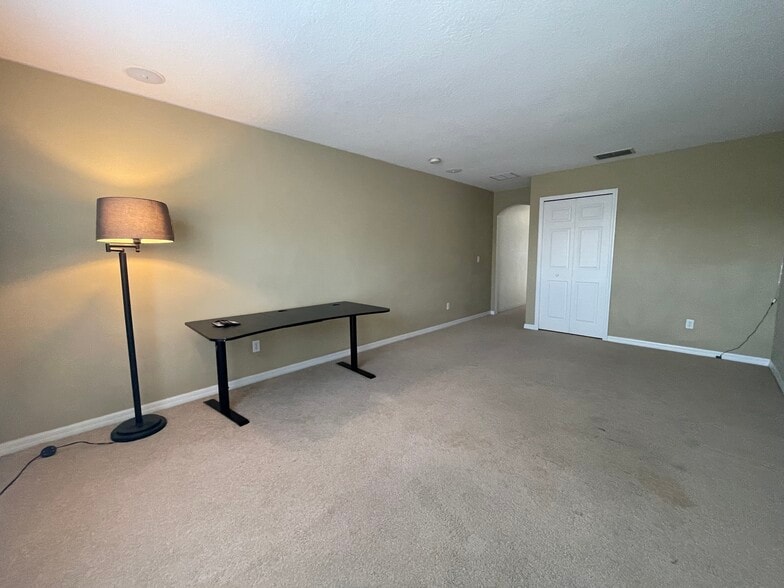 Building Photo - 9805 Portofino Dr