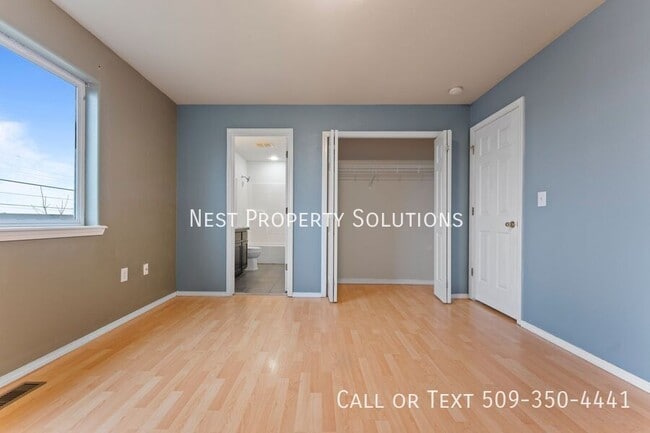 Building Photo - 1038 S Skyline Dr