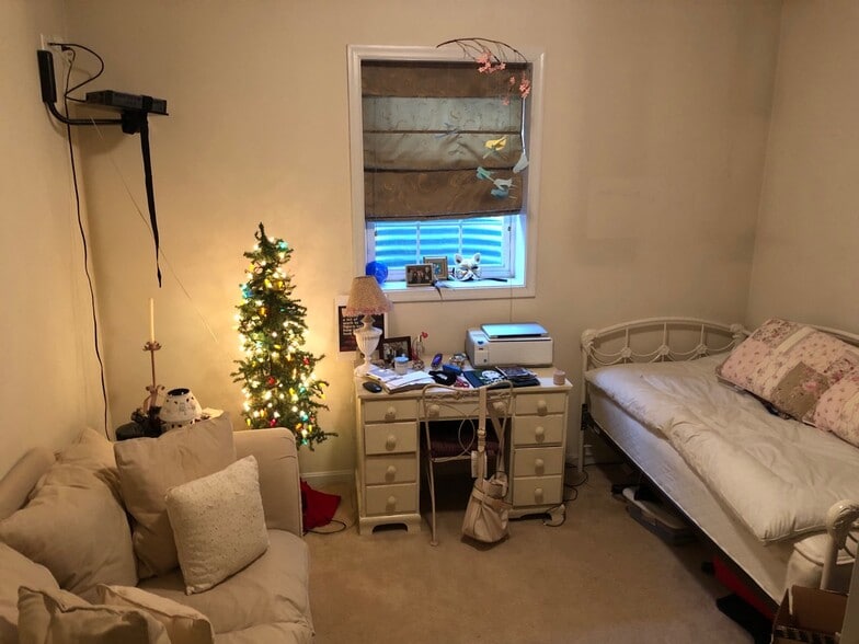 2nd bedroom with renters furniture - 1606 Rising Ridge Rd