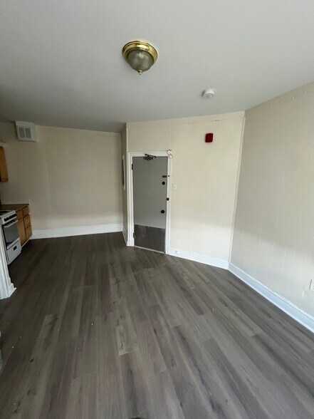 Building Photo - 3244 W Allegheny Ave