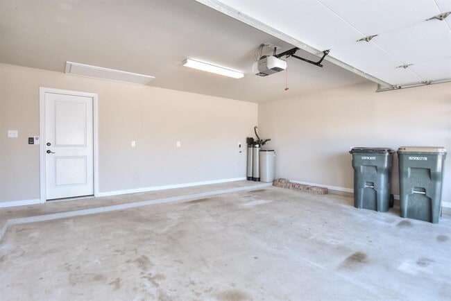 Building Photo - 109 Belford St