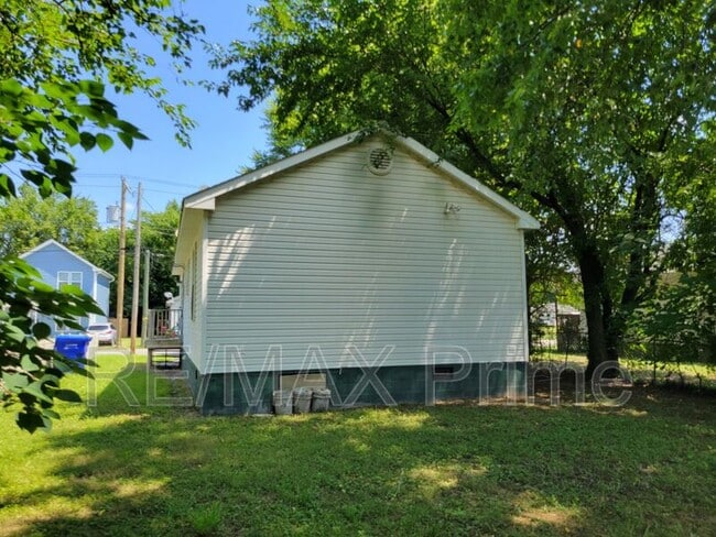 Building Photo - 409 Hunter St