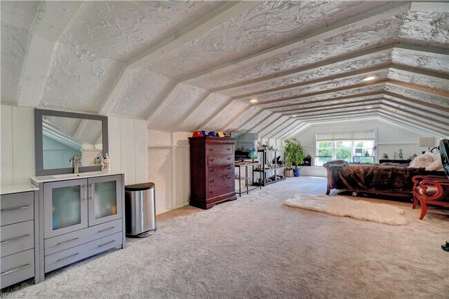 Building Photo - LARCHMONT