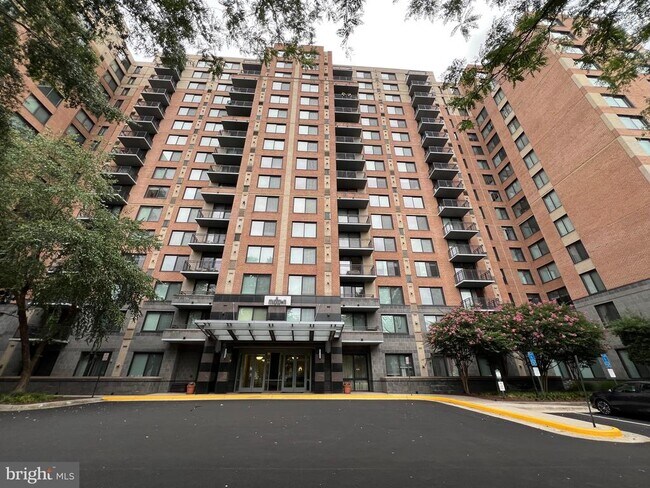 Building Photo - 2451 Midtown Ave