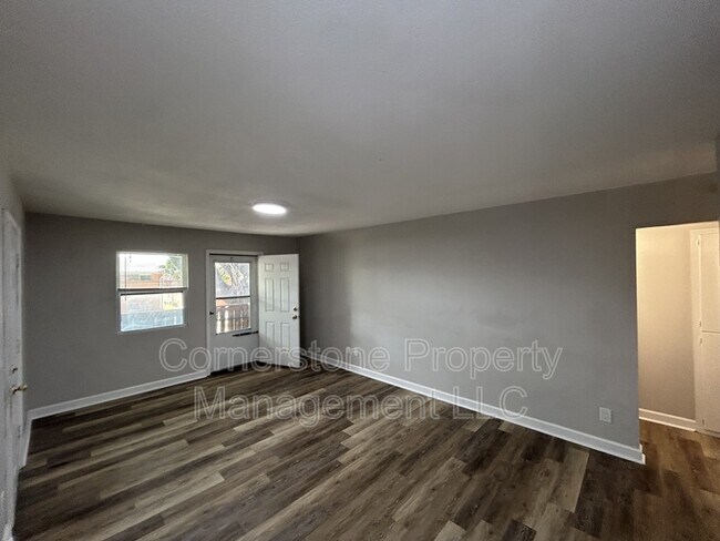 Building Photo - 2506 Redbud Ln