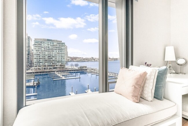 Building Photo - 300 Pier 4 Blvd.