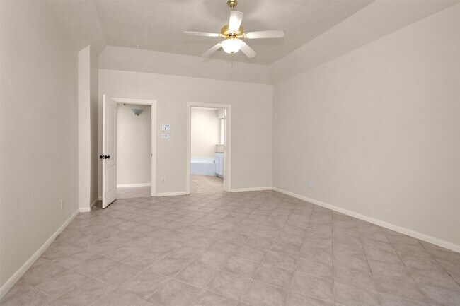 Building Photo - 1010 Maple Run Dr