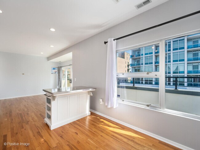 Building Photo - 1808 S Michigan Ave