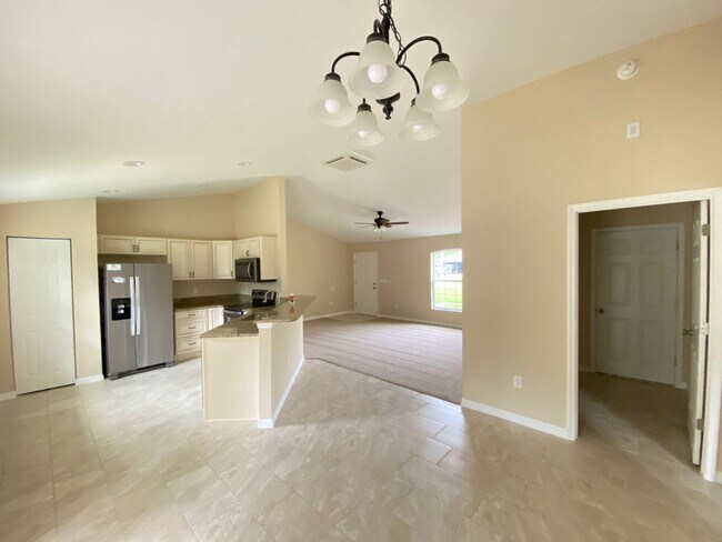 Building Photo - Desirable SW Ocala Neighborhood- 3/2/2 **W...