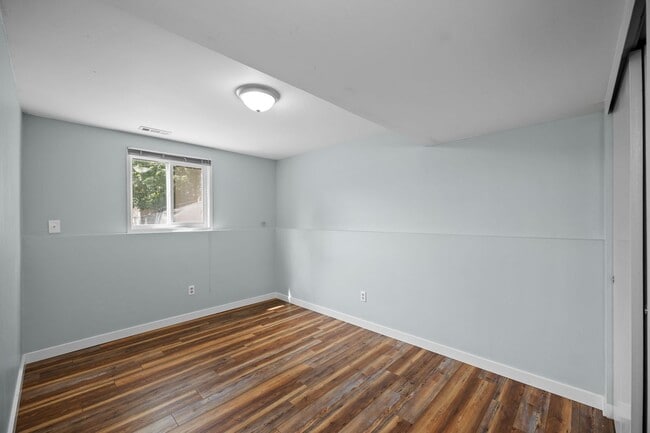 Building Photo - 4 Bedroom Northeast Spokane Home - Availab...