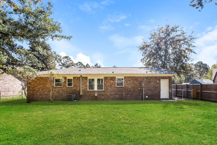 Building Photo - 102 Bluebell Ave